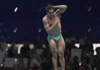 Osmar Olvera derrotó a los chinos; primer oro para México en una prueba olímpica varonil de clavados