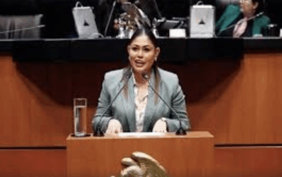 Serenese! le dice la senadora Raquel Bonilla a Manuel Huerta