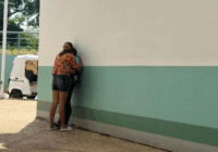 Autoridades gubernamentales investigan el origen del brote sanitario, que ya cobró una vida