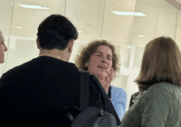 Y a todo esto, Beatriz Gutiérrez estaba en el aeropuerto de Minatitlán