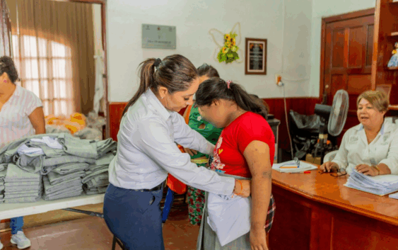 ¡Inició el programa “Uniformáte” en Acayucan!