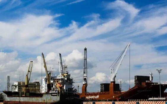 Estiman que 5 buques de huachicol fiscal descargaron en Veracruz