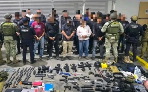 Detienen a 38 miembros de ‘La Luz del Mundo’ con réplicas de armas y equipo táctico en Michoacán