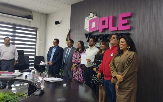 PRI recibe constancias por triunfos en Chicontepec y Chontla; gobernará 25 municipios: Adolfo Ramirez Arana