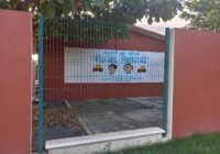 PADRES DE FAMILIA Y NIÑOS DE KINDER TRANSITAN POR ESTA CALLE EN SOLEDAD DE DOBLADO