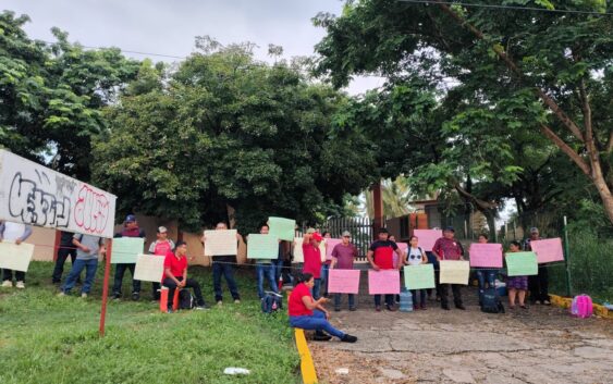 Padres de familia del ejido Nuevo ixtacomitán exigen maestros para la escuela Emiliano Zapata