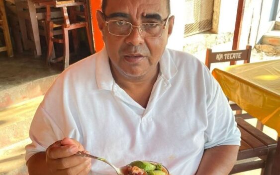 El representante del INE en Jamapa estafó a más de diez con láminas