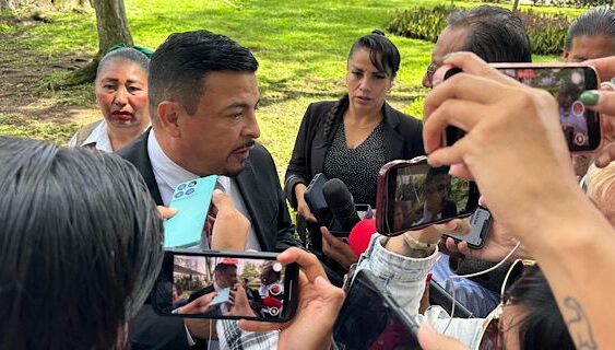 EMILIO OLVERA, AUNQUE ME DENUNCIÓ, ME ADMIRA: CAZARÍN