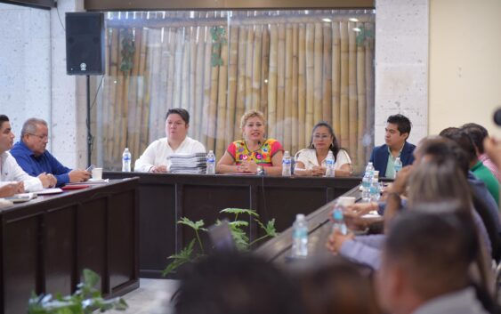 Capacitan a munícipes de la región de Papantla en materia de entrega-recepción