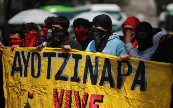 Ayotzinapa: Exigen verdad y justicia en marcha por estudiantes desaparecidos