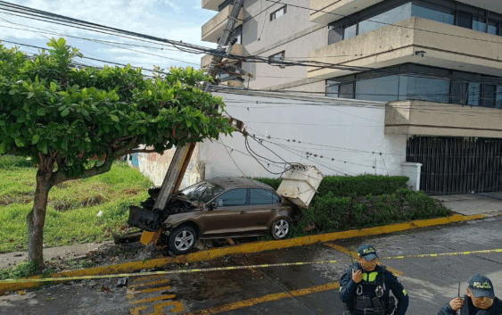 Alcalde electo de Yanga Veracruz choca vs poste en presunto estado de ebriedad en Córdoba
