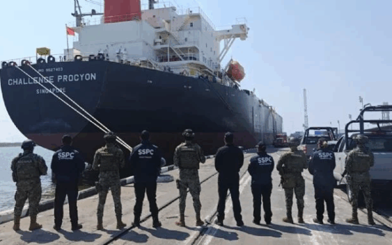 Detienen a vicealmirante tras decomiso de 10 millones de litros de huachicol en Tampico