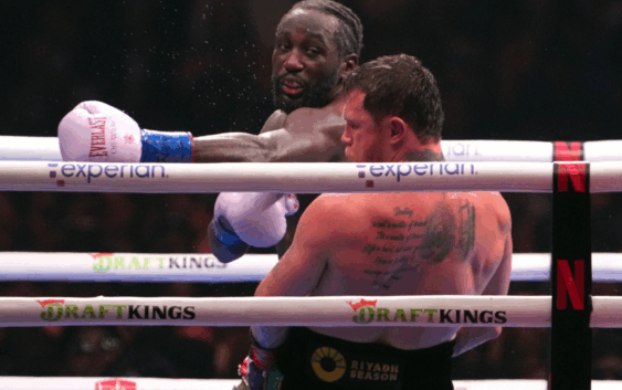Crawford arrebata títulos supermedianos a “Canelo” Álvarez tras ganarle por decisión unánime