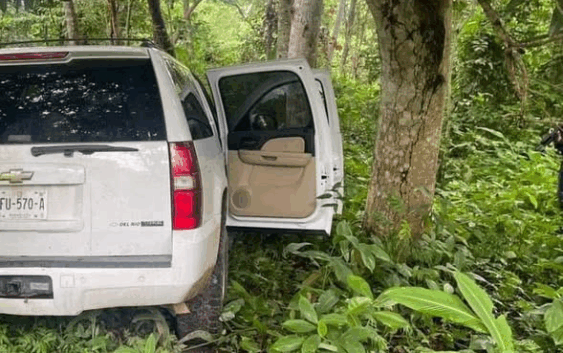 Encuentran camioneta, propiedad de familiar del director estatal del Imss-Bienestar, pero sus tres ocupantes continúan desaparecidos.