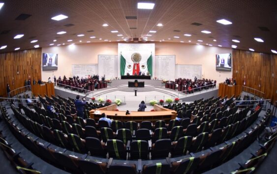 Urge la intervención del Congreso Legislativo para resolver la crisis de legalidad en la UV