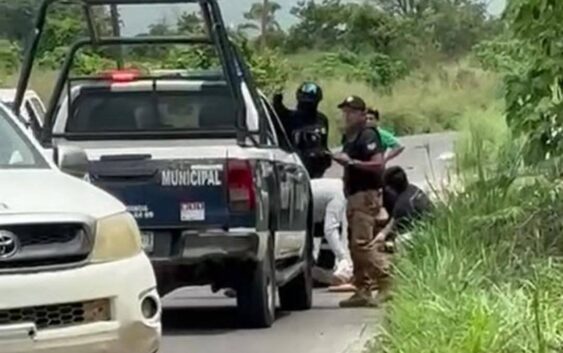 Fallece el motopolicía de Jáltipan que fue impactado por taxi en la carretera a Coacotla