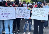 SE MANIFIESTAN ALUMNOS DE ESCUELA DE AVIACIÓN