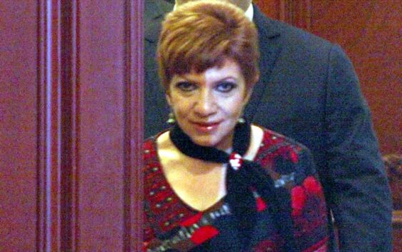 GINA DE ARCO, OTRA VEZ A LA HOGUERA: JUEZ DECIDE LLEVARLA A JUICIO