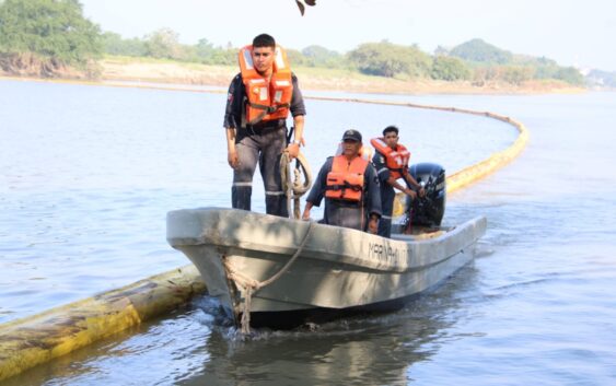 Marina activa Plan Regional de Contingencia y Mando Unificado contra derrame de hidrocarburos ante situación en Río Pantepec Tuxpan