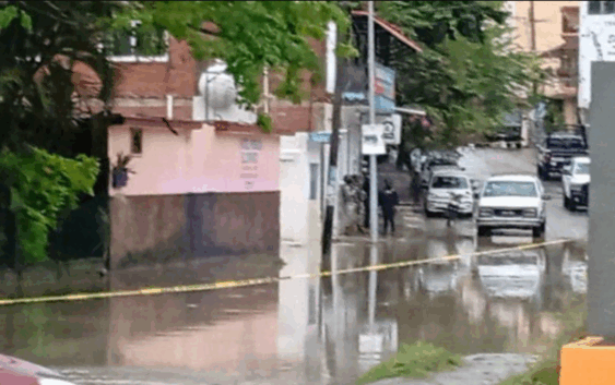 Ataque en hotel de Tuxpan deja tres muertos; en el centro asesinan a comandante de policía