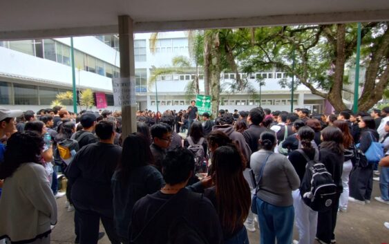 Unidad de Ciencias de la Salud se manifiesta pacíficamente