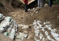 Atiende gobierno municipal situación del canal Sonora en la colonia Petrolera