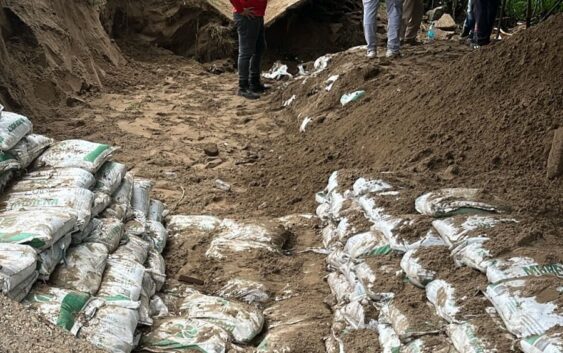 Atiende gobierno municipal situación del canal Sonora en la colonia Petrolera