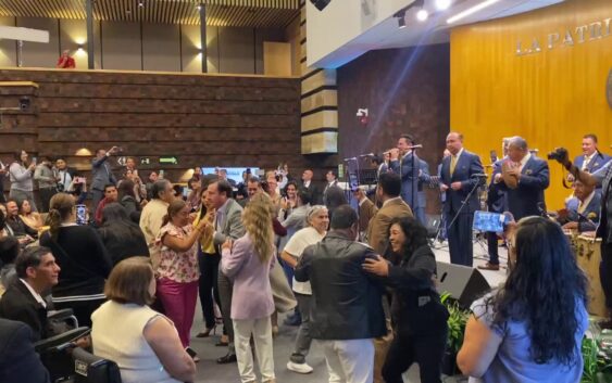 Explotan las redes por la celebración morenista a la Sonora Santanera en plena crisis nacional