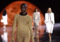 Diseñador Matthieu Blazy lleva a Chanel a otra galaxia