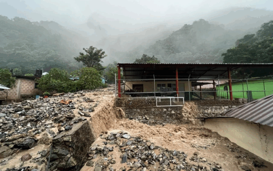 “Necesitamos lanchas, agua, ropa seca y comida”, claman en Poza Rica