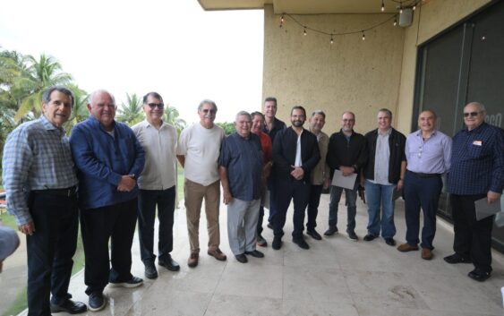 Ex-alcaldes de Coatzacoalcos, se reúnen con Pedro Miguel Rosaldo, alcalde electo