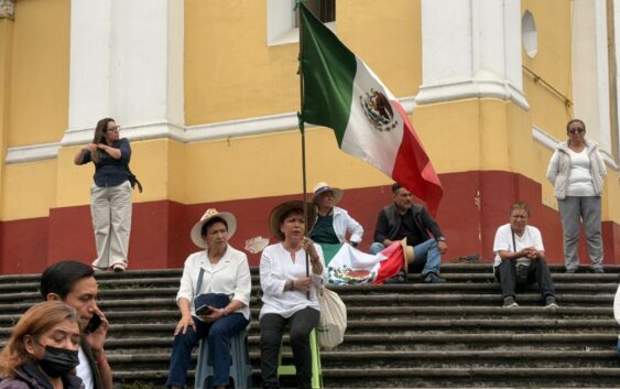 Marchan en Xalapa —sin la Generación Z— con gritos de “fuera Nahle”