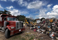 Este domingo el Ayuntamiento de Tuxpan trabajó en la limpieza y retiro de toneladas de basura en comunidades afectadas por la inundación