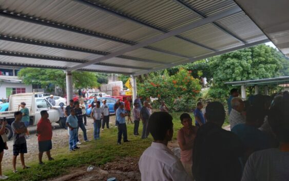 Bloqueada la carretera federal Tlapacoyan- Martínez de la Torre