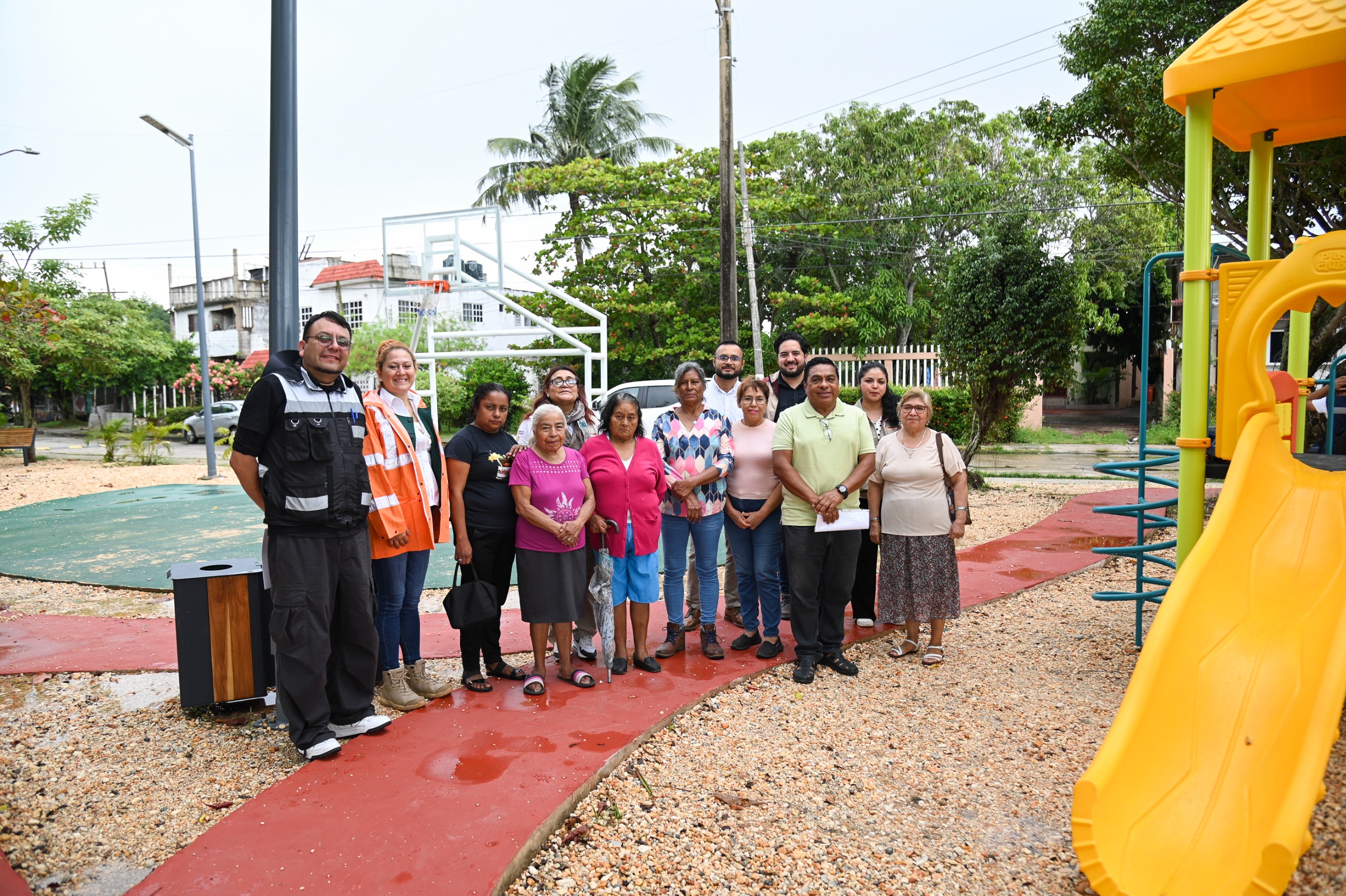 Entregan obras comunitarias en la colonia Primero de Mayo que benefician a más de 200 familias