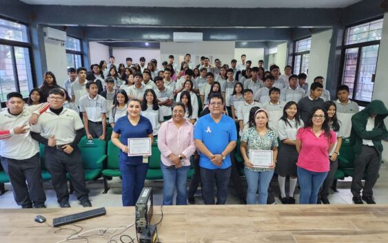 Imparte gobierno de Coatzacoalcos plática sobre detección temprana de Cáncer de Mama en CONALEP