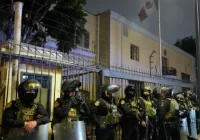 El presidente de Perú expulsa a la encargada de la Embajada de México