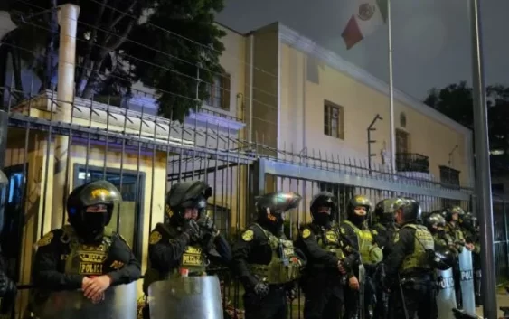 El presidente de Perú expulsa a la encargada de la Embajada de México