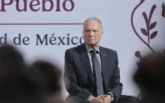 Alejandro Gertz Manero renuncia como titular de la FGR; será embajador