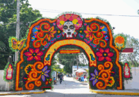 Coatzacoalcos se viste de magia y tradición: monumentales portadas embellecen panteones y espacios emblemáticos