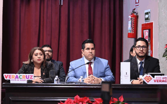 Comparece titular de Comunicación Social sin entregar glosa previa y desata polémica por llamar “gobernanta” a Rocío Nahle