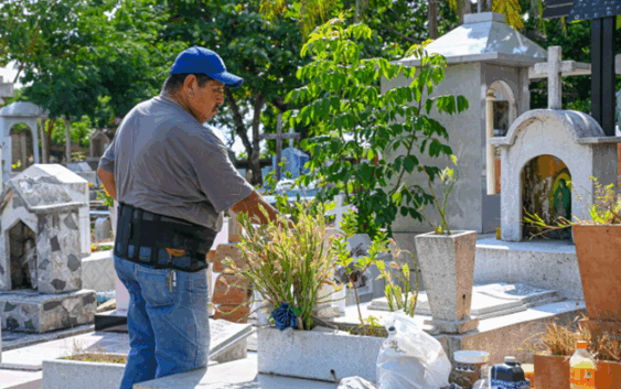 Listos panteones de Coatzacoalcos para recibir a visitantes