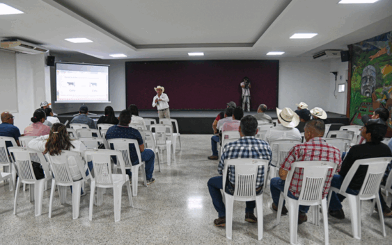 Capacitan a productores en Coatzacoalcos para mejora bovina