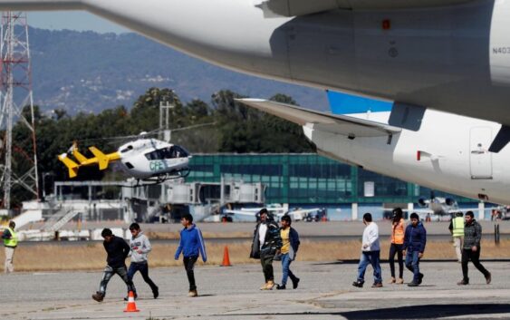 Para agilizar las deportaciones el gobierno de Trump compró más aviones.