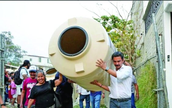Con la nueva de ley de aguas prohíben cortar el suministro del vital líquido aunque se tenga adeudos.