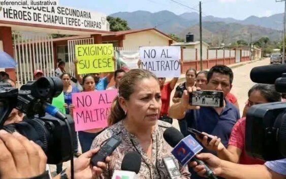 Directora en Chiapas enfrenta reclamos por castigo escolar
