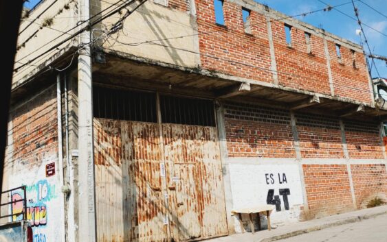 ASEGURAN BODEGA EN CHICUASEN; HALLAN VEHÍCULOS, MOTOCICLETAS Y DROGA