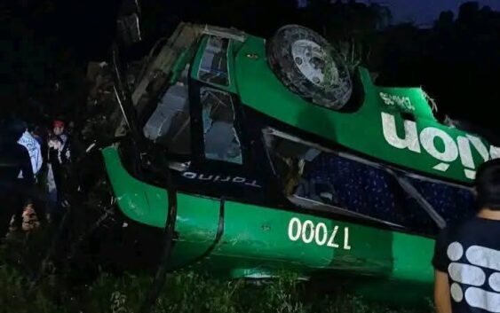 SUMAN YA 10 FALLEClD0S EN ACCIDENTE DE AUTOBÚS