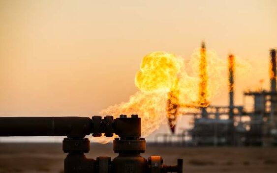 El gran agujero del petróleo (y del gas) llega a 2026 con caídas que pueden llevar al crudo a mínimos no vistos en cinco años