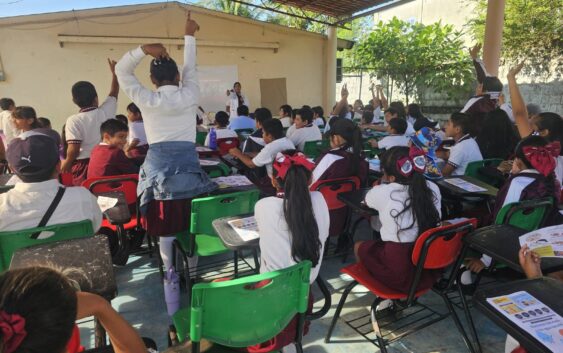 Refuerzan rendimiento escolar en Coatzacoalcos con pláticas de nutrición y salud mental